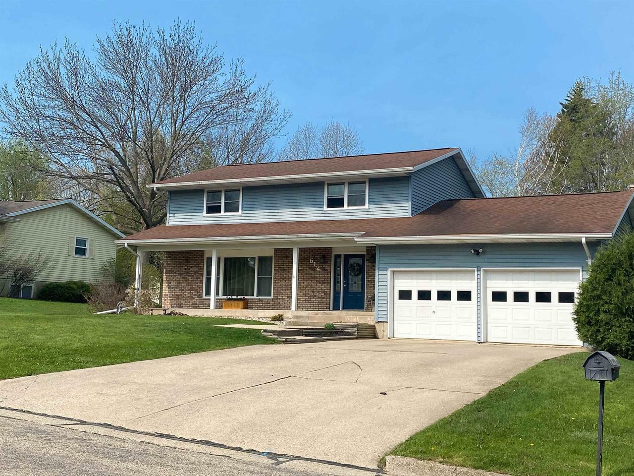 Property Photo:  512 Woodview Ln  WI 53533 