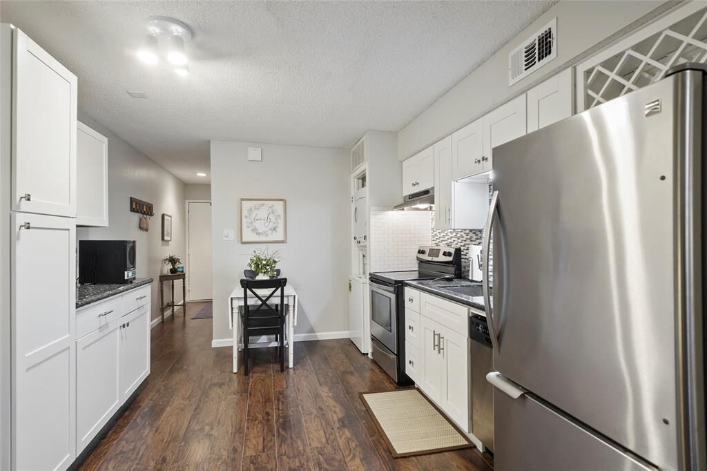Property Photo: 12900 Walden Road 806H TX 77356