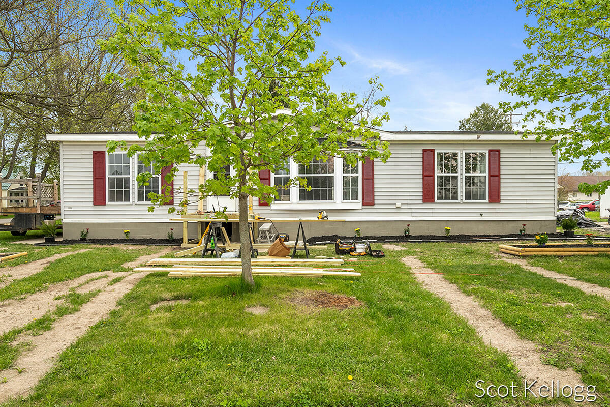 138 W Oak Street NE  Sand Lake MI 49343 photo