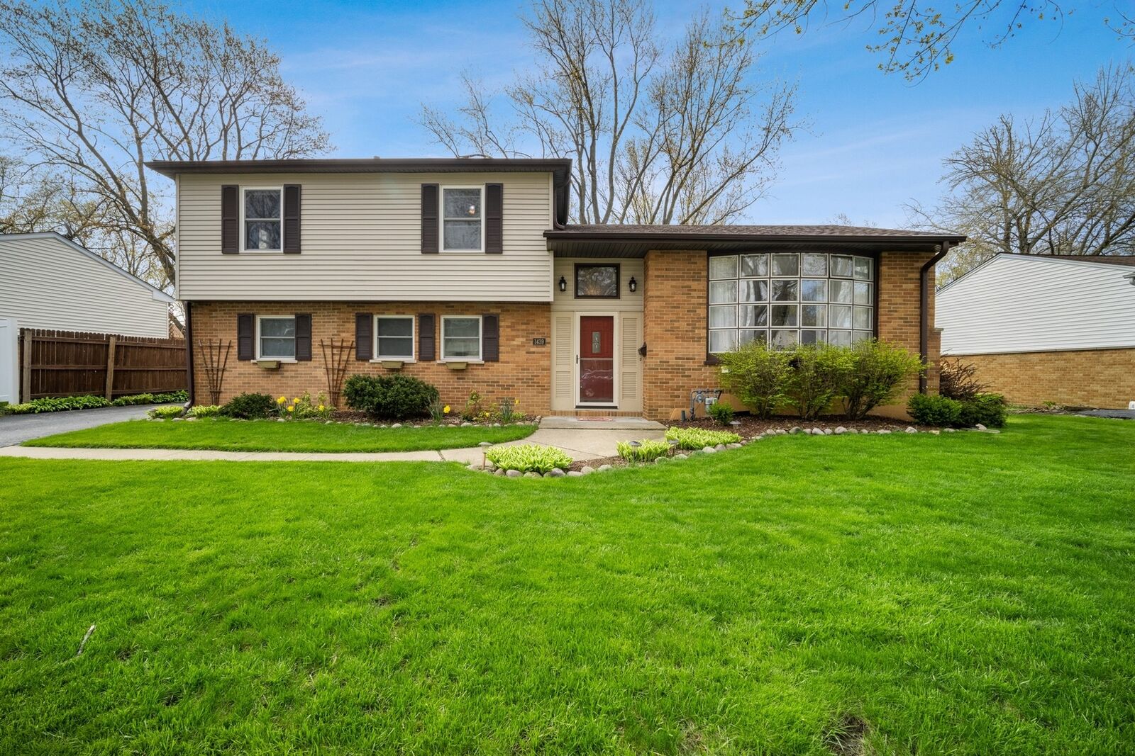 Property Photo:  1439 E Rosita Drive  IL 60074 
