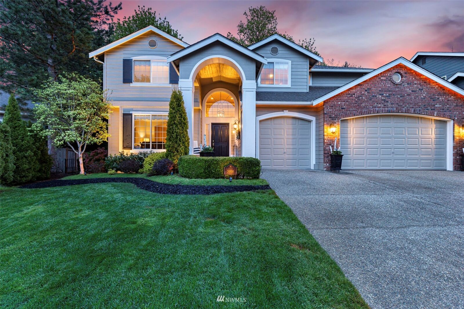 Property Photo:  24930 NE 1st Place  WA 98074 