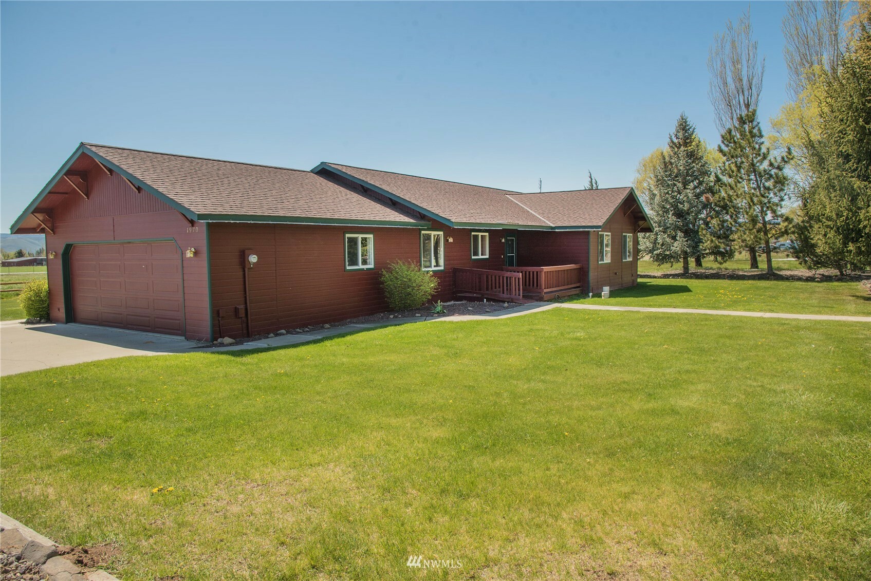 Property Photo:  1970 Game Farm Road  WA 98926 