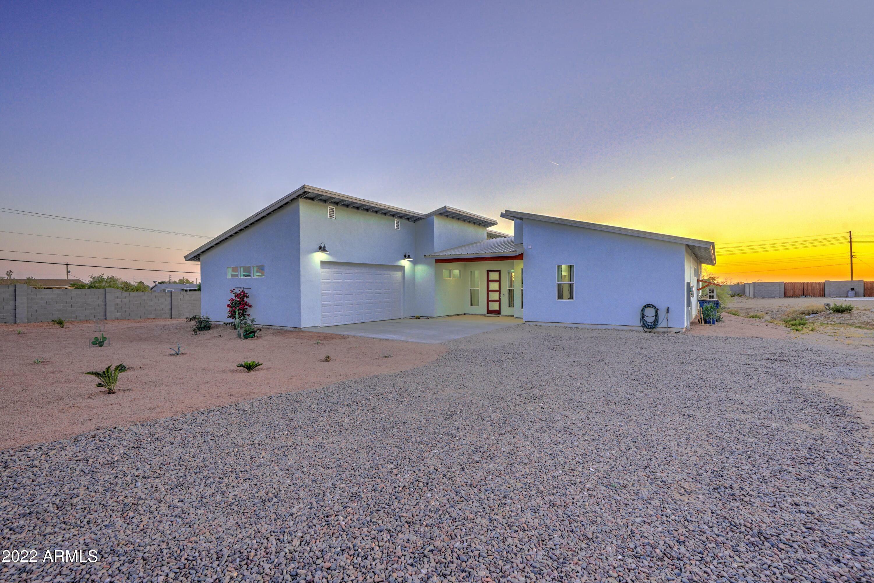 Property Photo:  842 N Vista Road  AZ 85119 