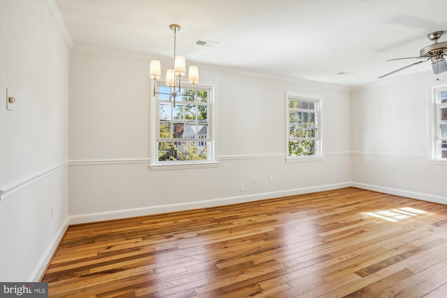 Property Photo:  2912 13th Road S 12201  VA 22204 