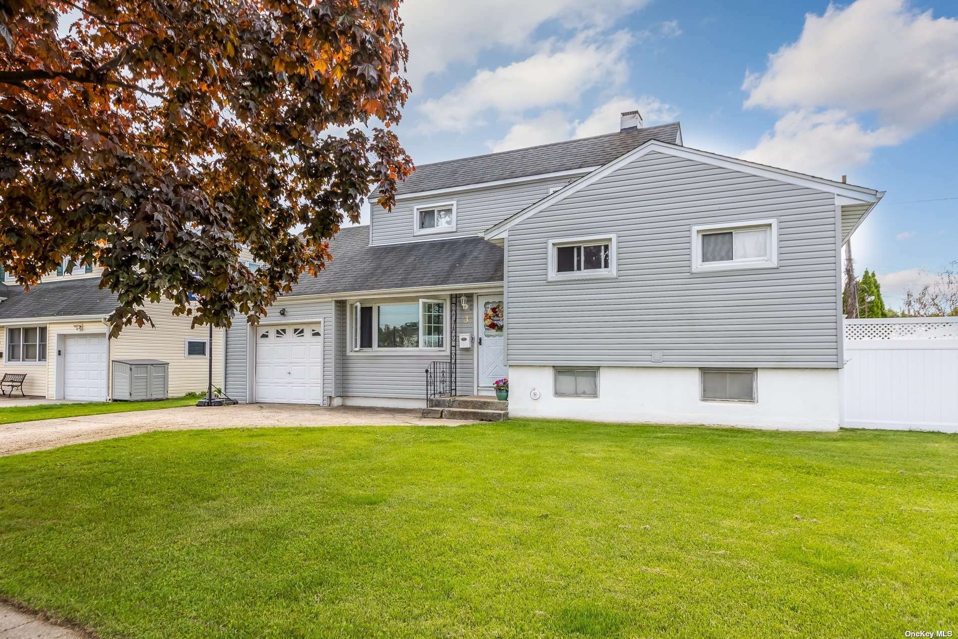 Property Photo:  3 Plainview Road  NY 11735 