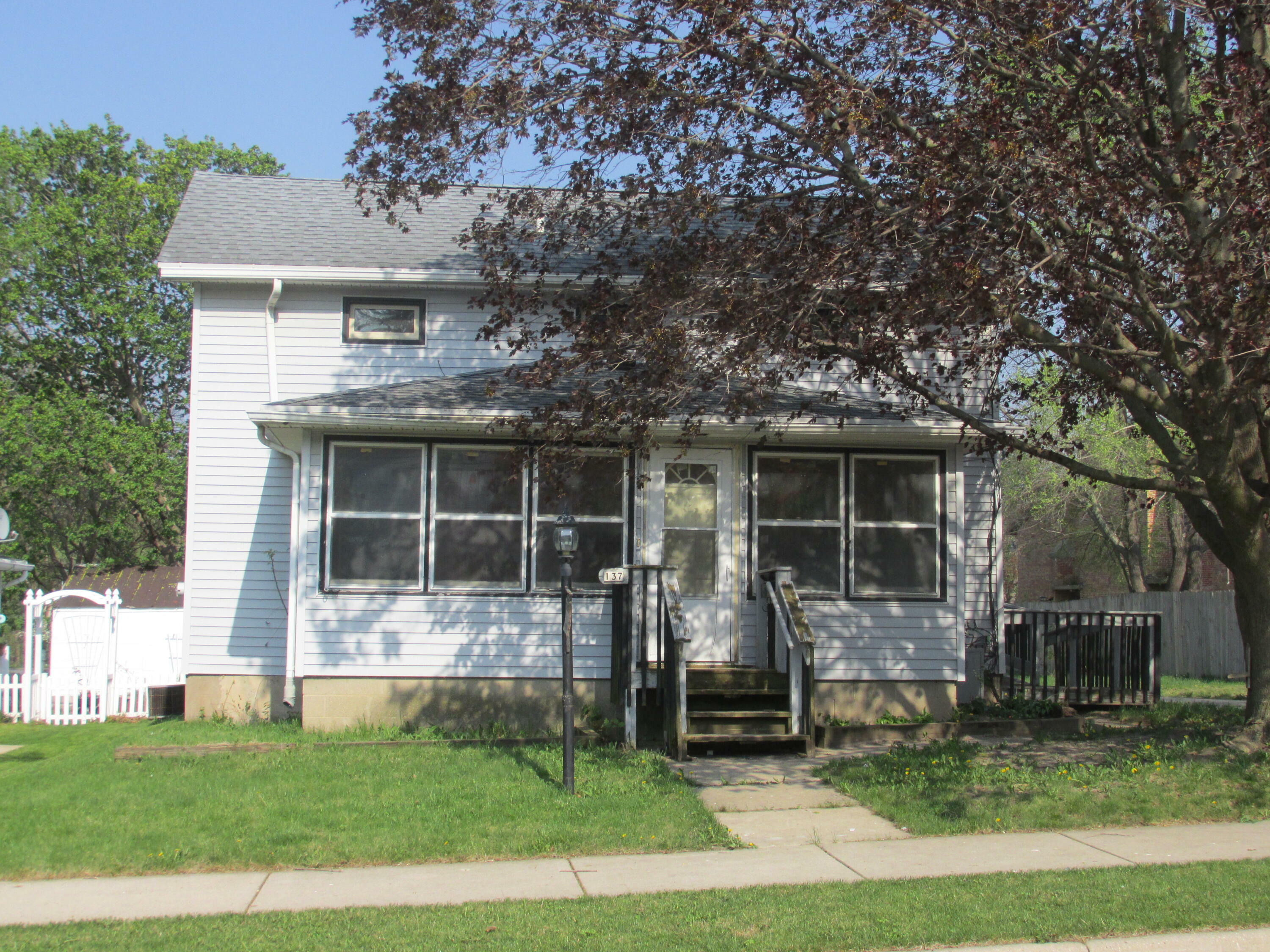 Property Photo:  137 N George St  WI 53190 