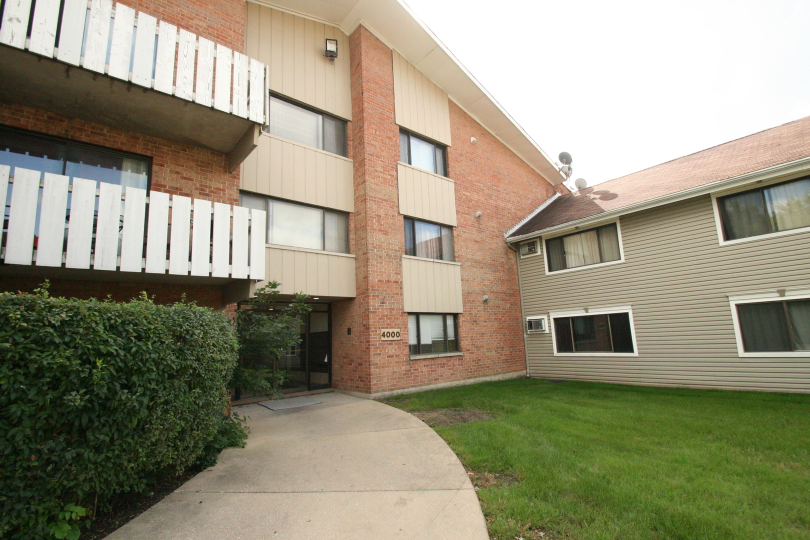 Property Photo:  4000 Bayside Drive 101  IL 60074 