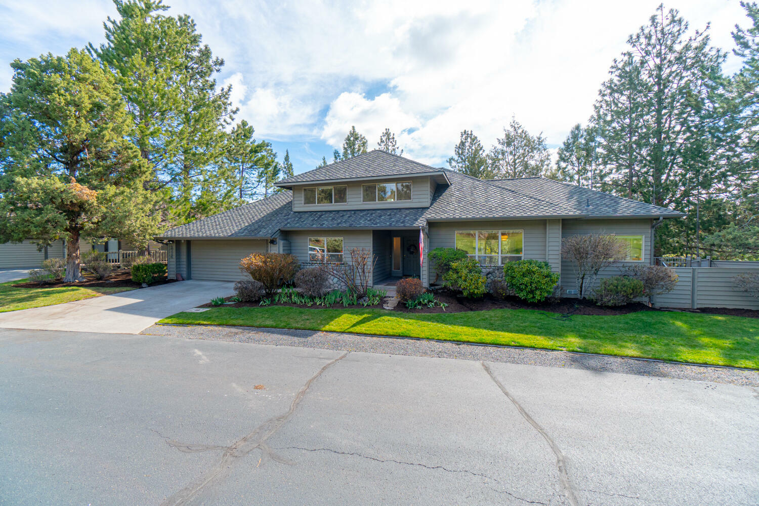 Property Photo: 2714 NW Golf Course Drive OR 97703