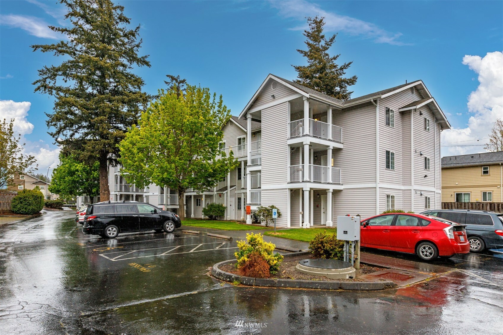 Property Photo:  2711 W Maplewood Avenue 207  WA 98225 