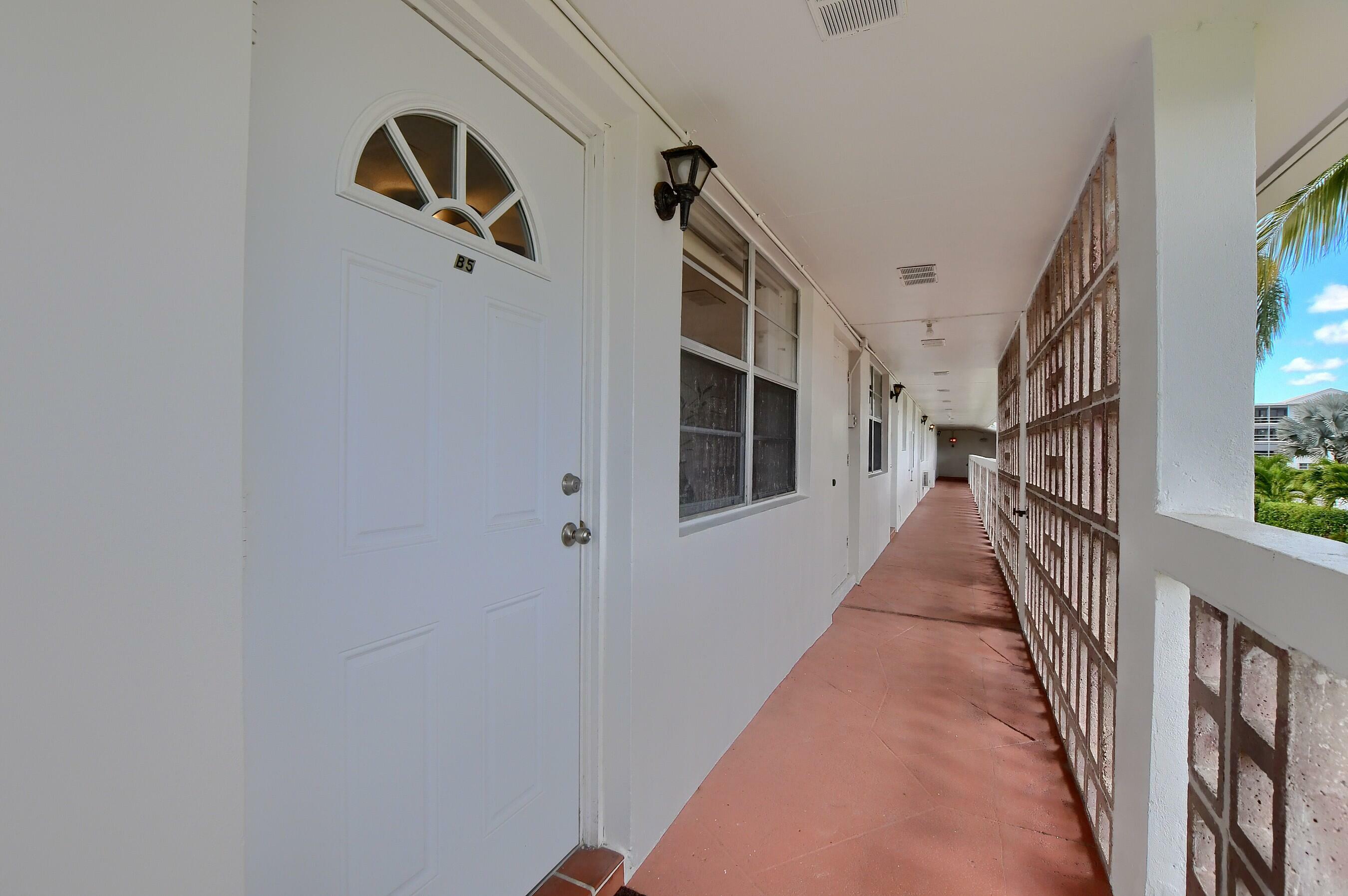 Property Photo: 30 SE 13th Street B5 FL 33432