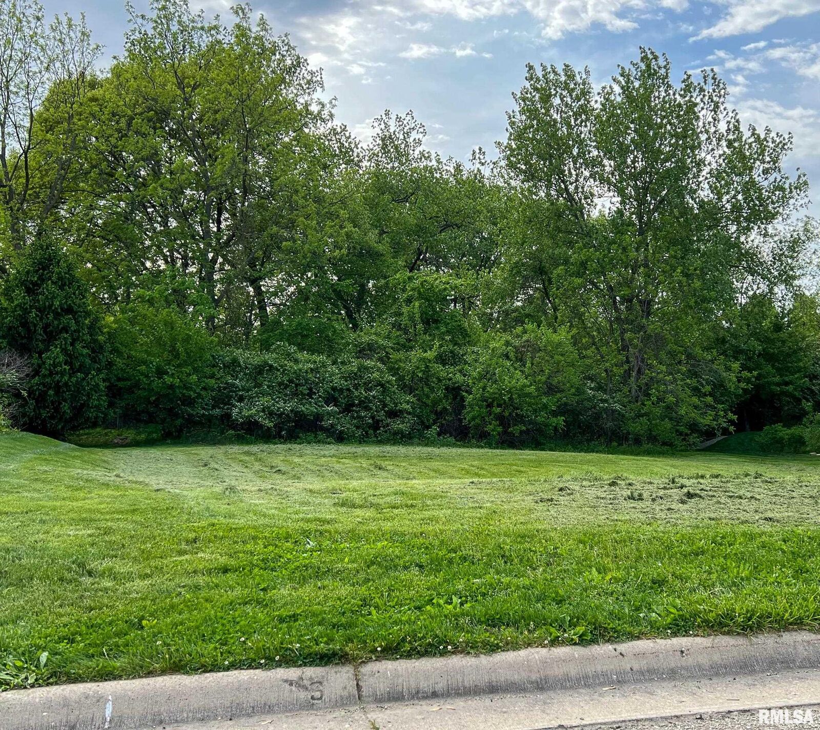 Property Photo: 5605 N Mooring IL 61615