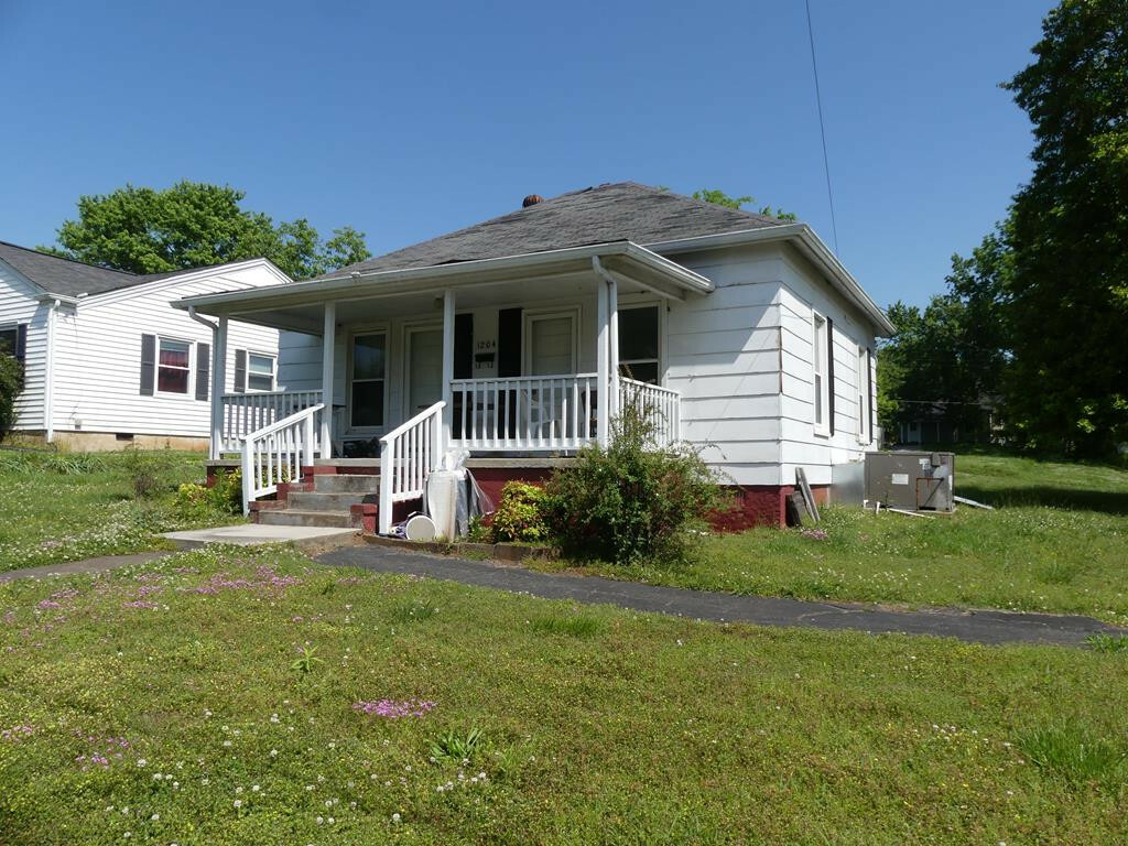 Property Photo:  1204 Cannon Aveune  TN 37874 