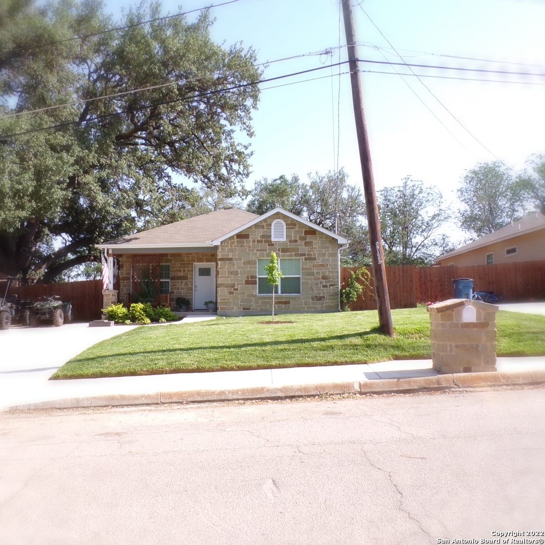Property Photo: 415 W Hunt St TX 78064