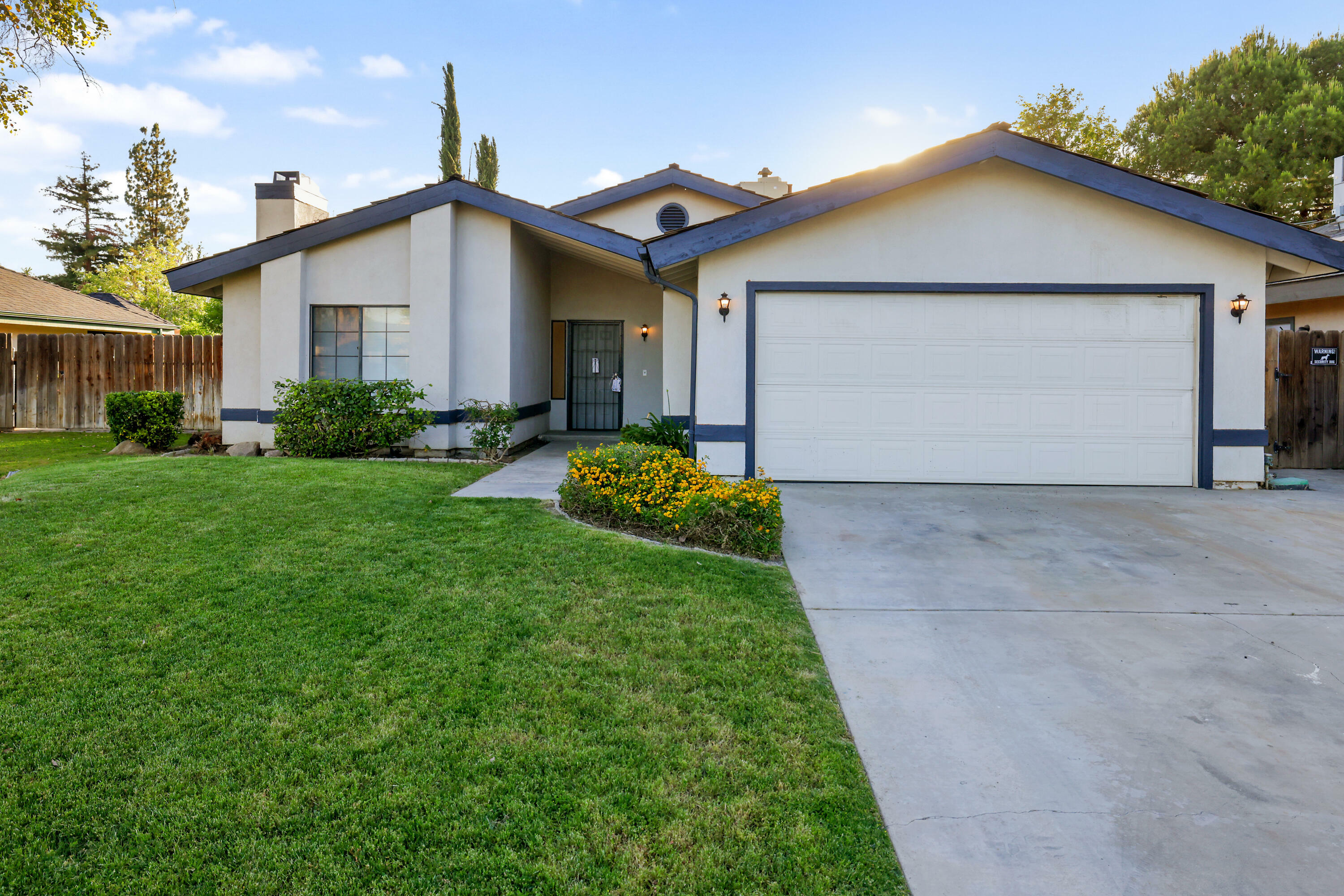 Property Photo:  5017 Kathimae Lane  CA 93313 