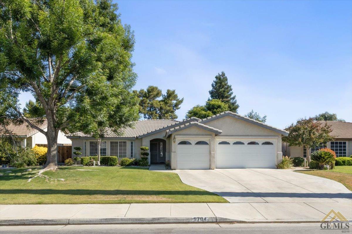 Property Photo:  5704 Moraga Court  CA 93308 