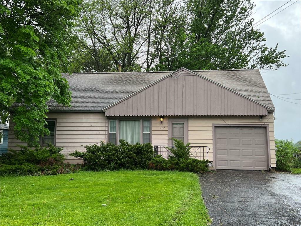 Property Photo:  305 Vanida Drive  NY 13031 