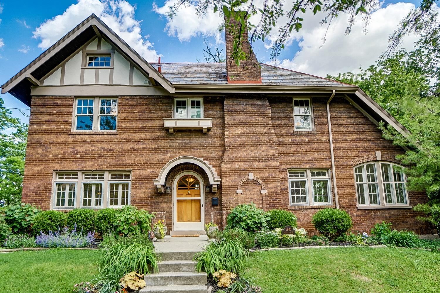 Property Photo:  3946 Ledgewood Dr  OH 45229 