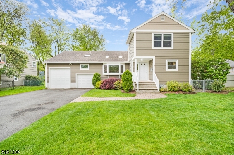 Property Photo:  89 Twin Oaks Oval  NJ 07081 