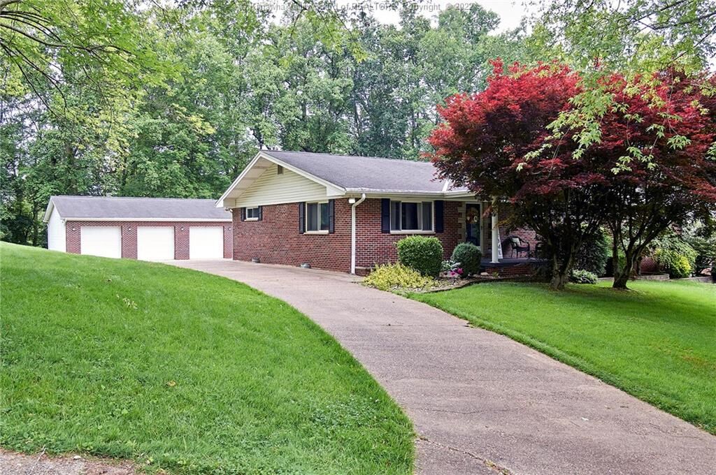 Property Photo:  1008 Lynn Oaks  WV 25313 