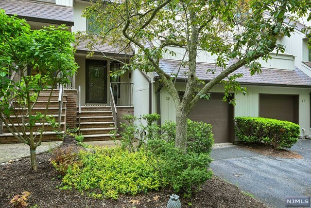 Property Photo:  19 Newcastle Court  NJ 07046 