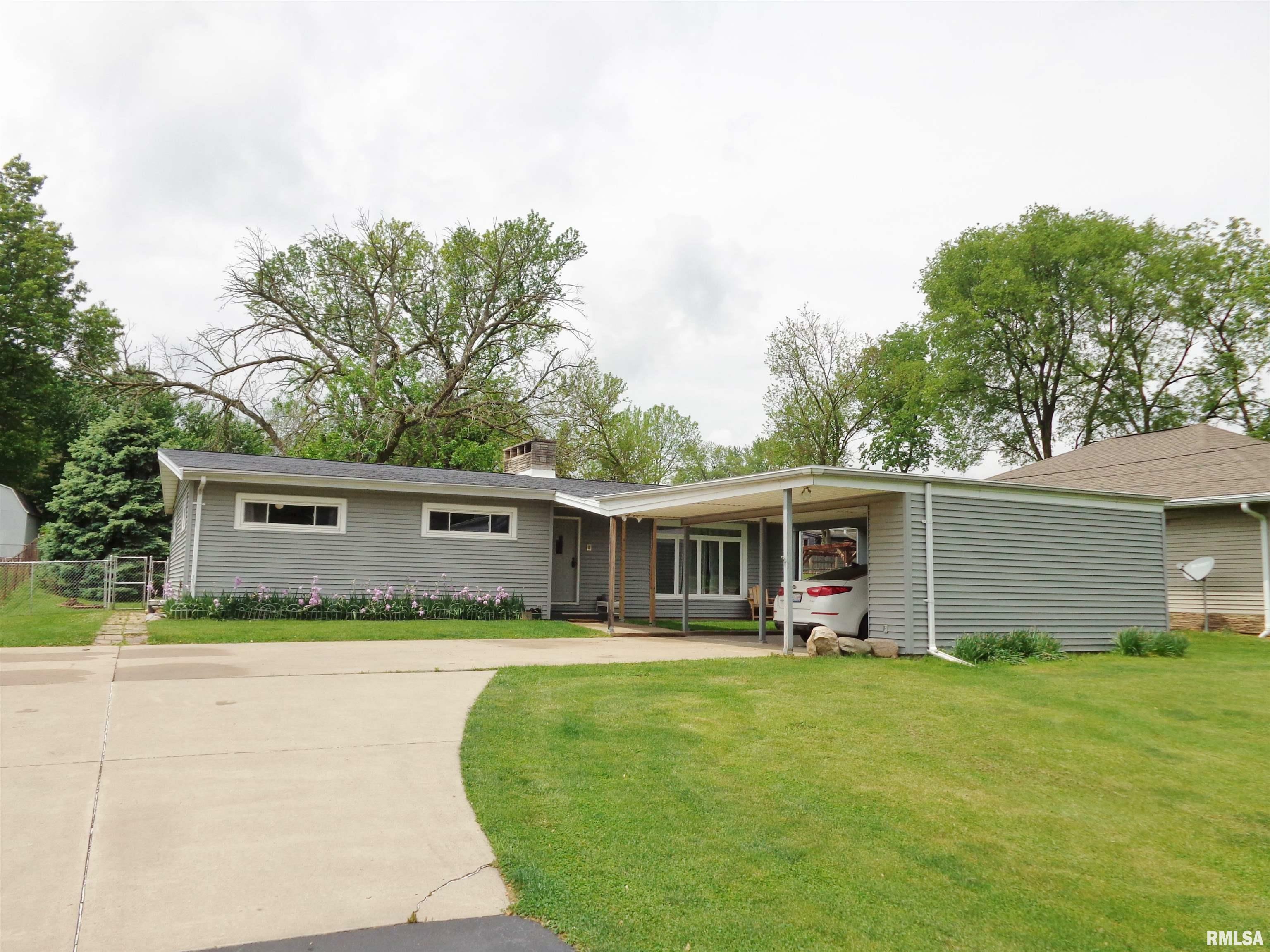 Property Photo:  4211 S Lafayette  IL 61607 