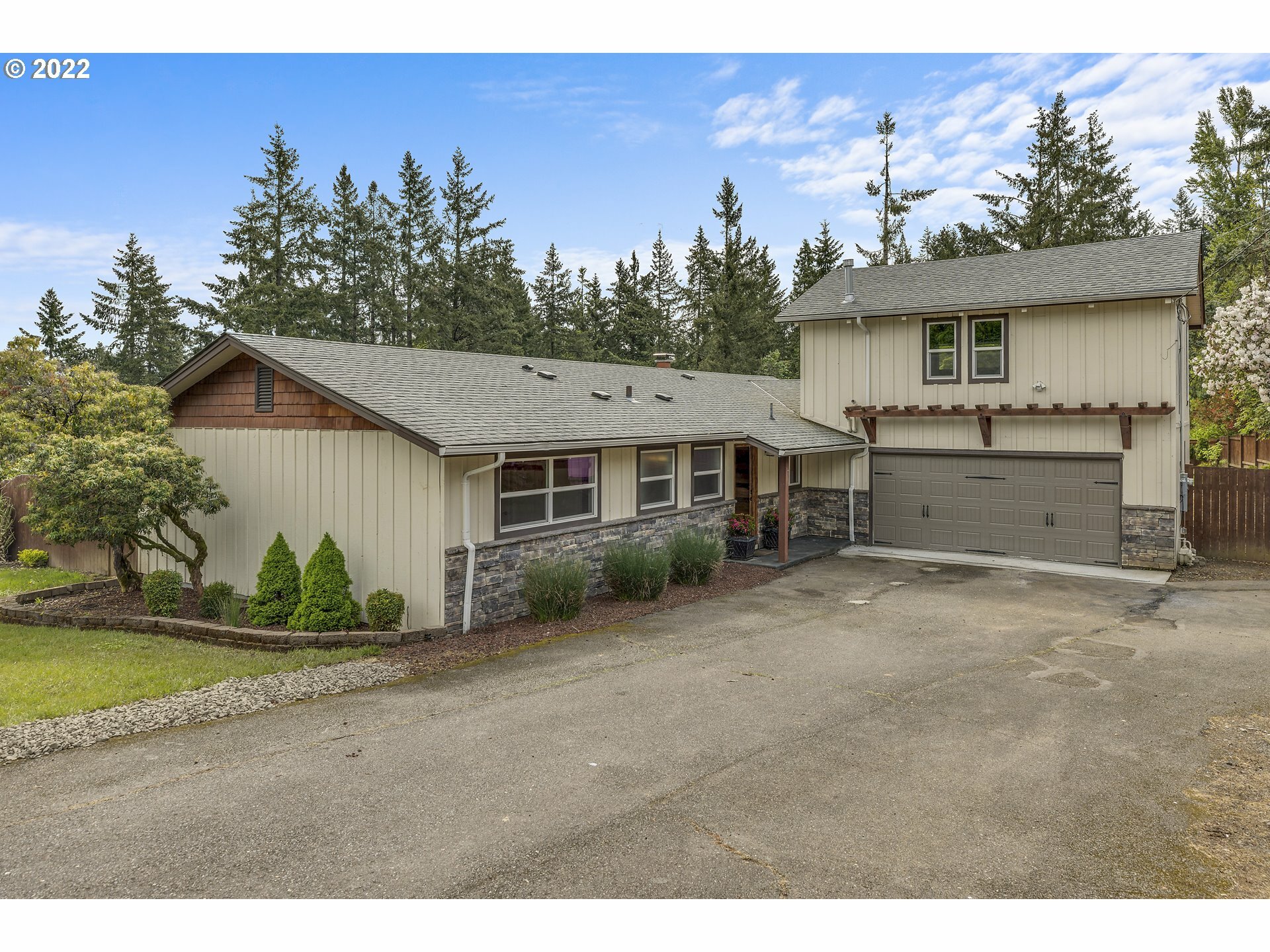 Property Photo:  1486 Marylhurst Dr  OR 97068 