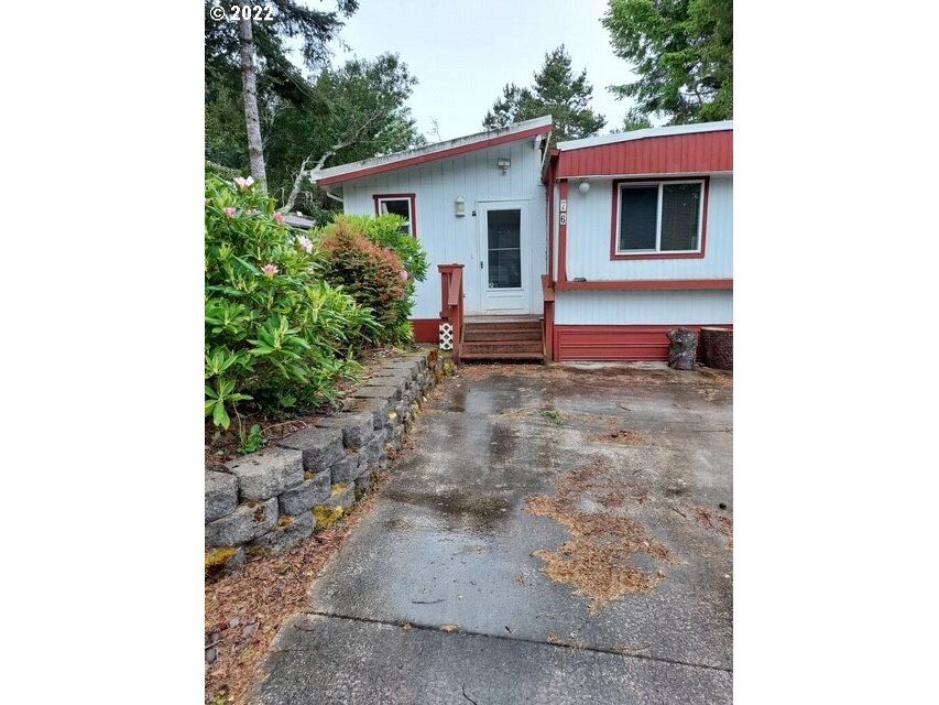 Property Photo: 1600 Rhododendron Dr 76 OR 97439