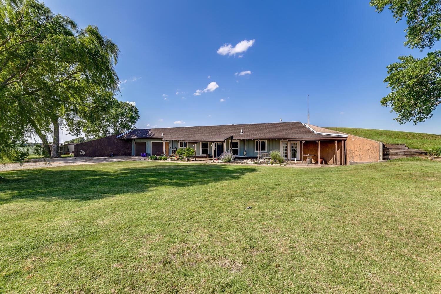 Property Photo: 1132 N Greenwich Rd KS 67110