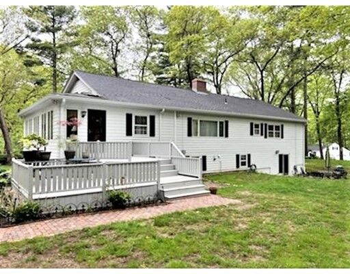 Property Photo:  2 Brentwood Cir  MA 01810 