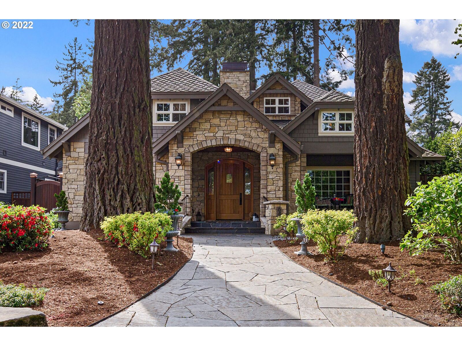 Property Photo: 642 8th St OR 97034