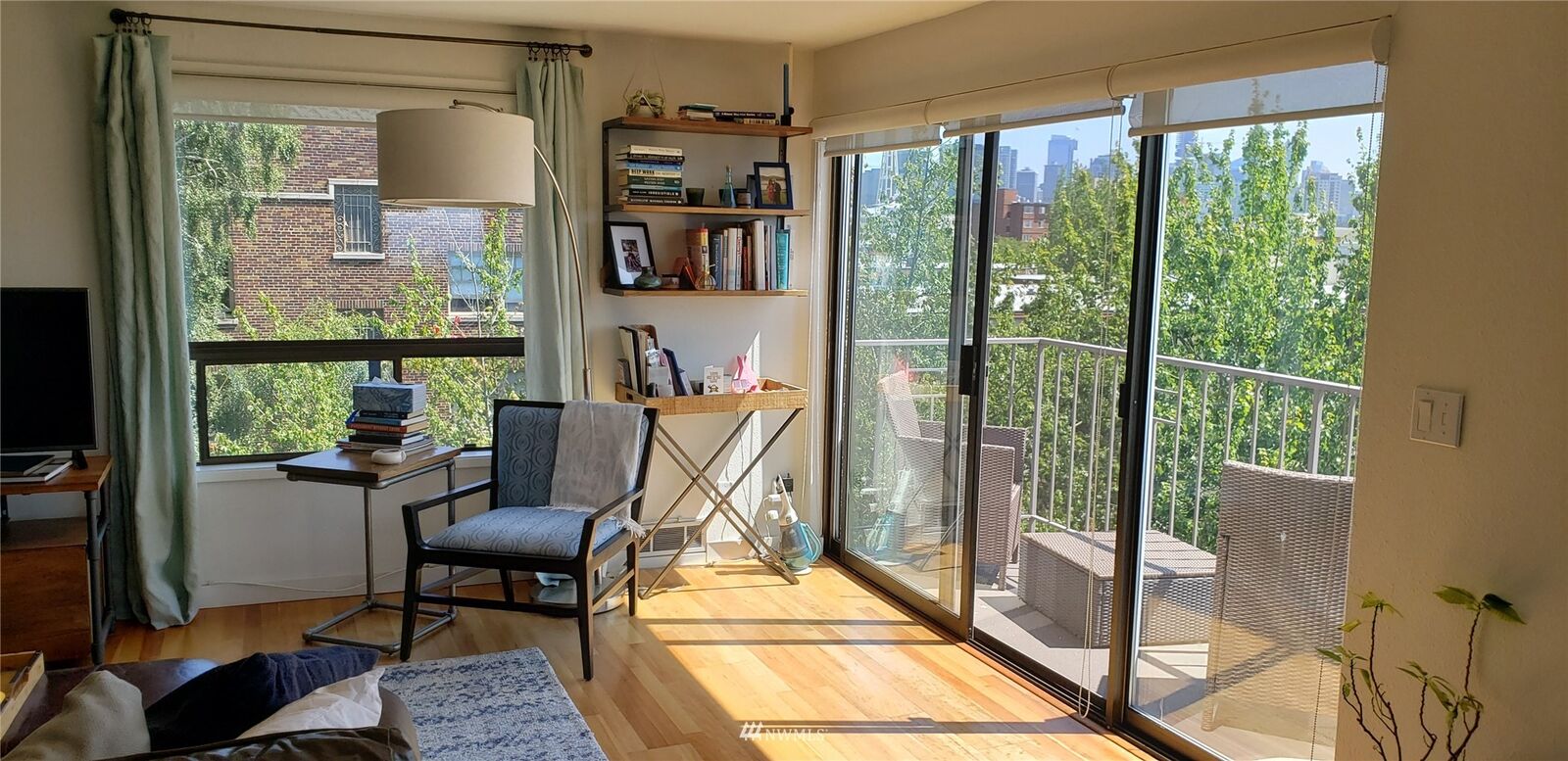 Property Photo:  505 W Roy Street #402  WA 98119 