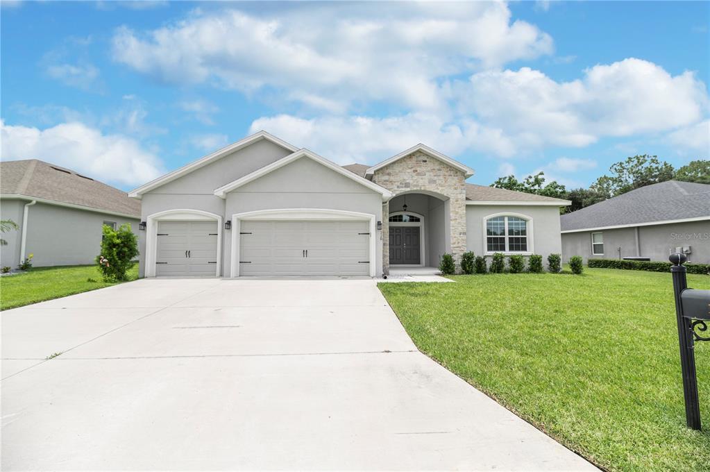 Property Photo: 110 Eloise Oaks Drive FL 33884