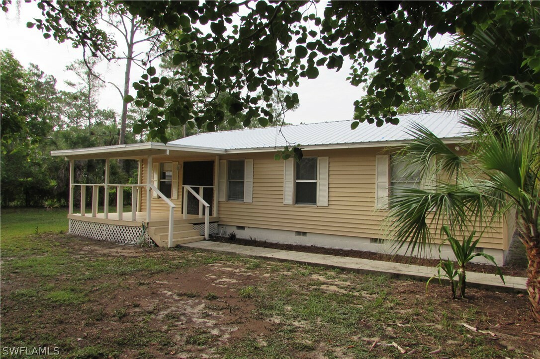 Property Photo: 440 14th Avenue NE FL 34120
