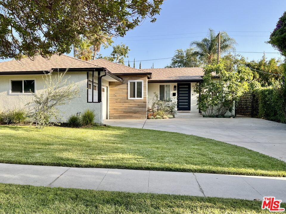 Property Photo: 18332 Friar St CA 91335