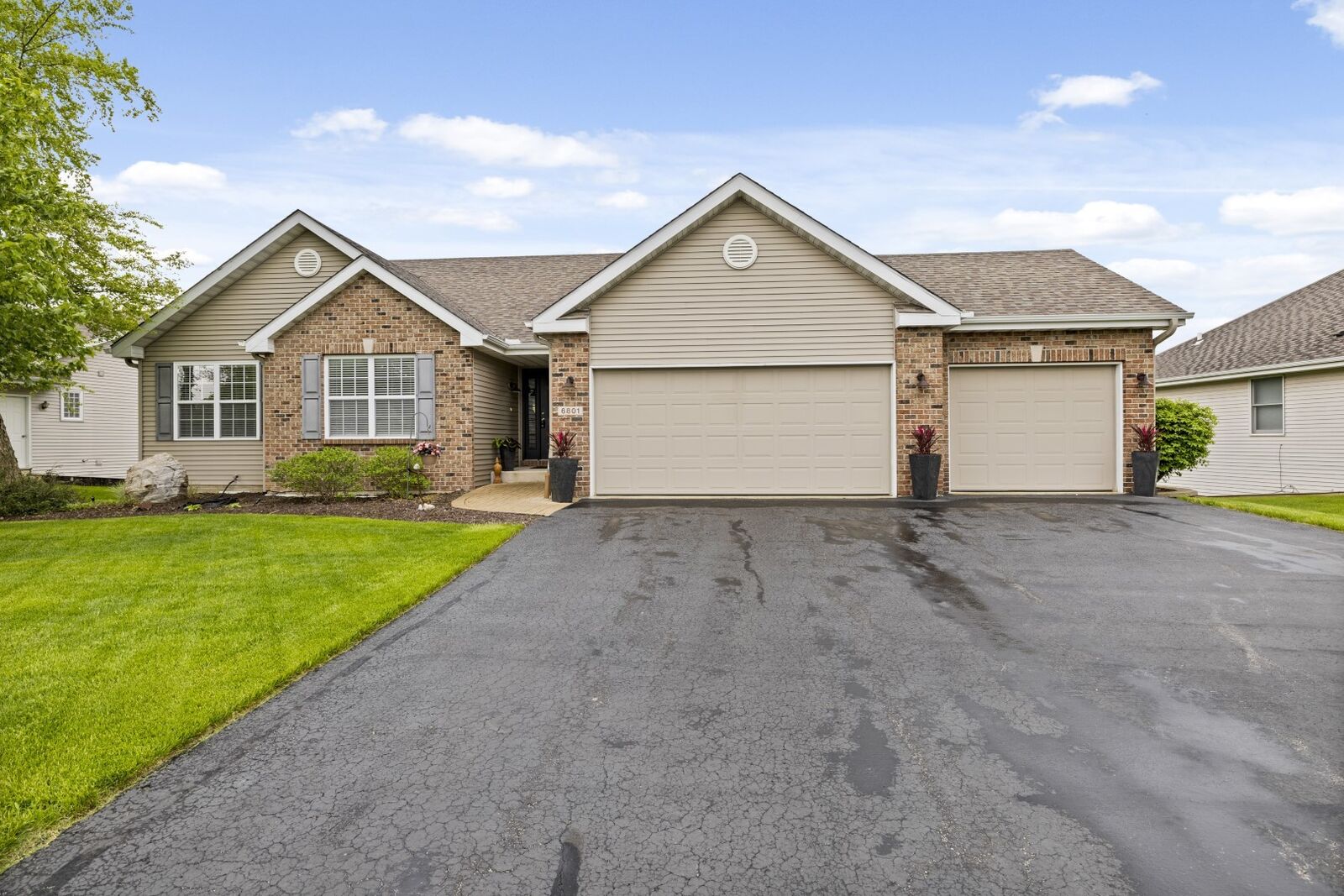 Property Photo: 6801 Sonoma Road IL 61114