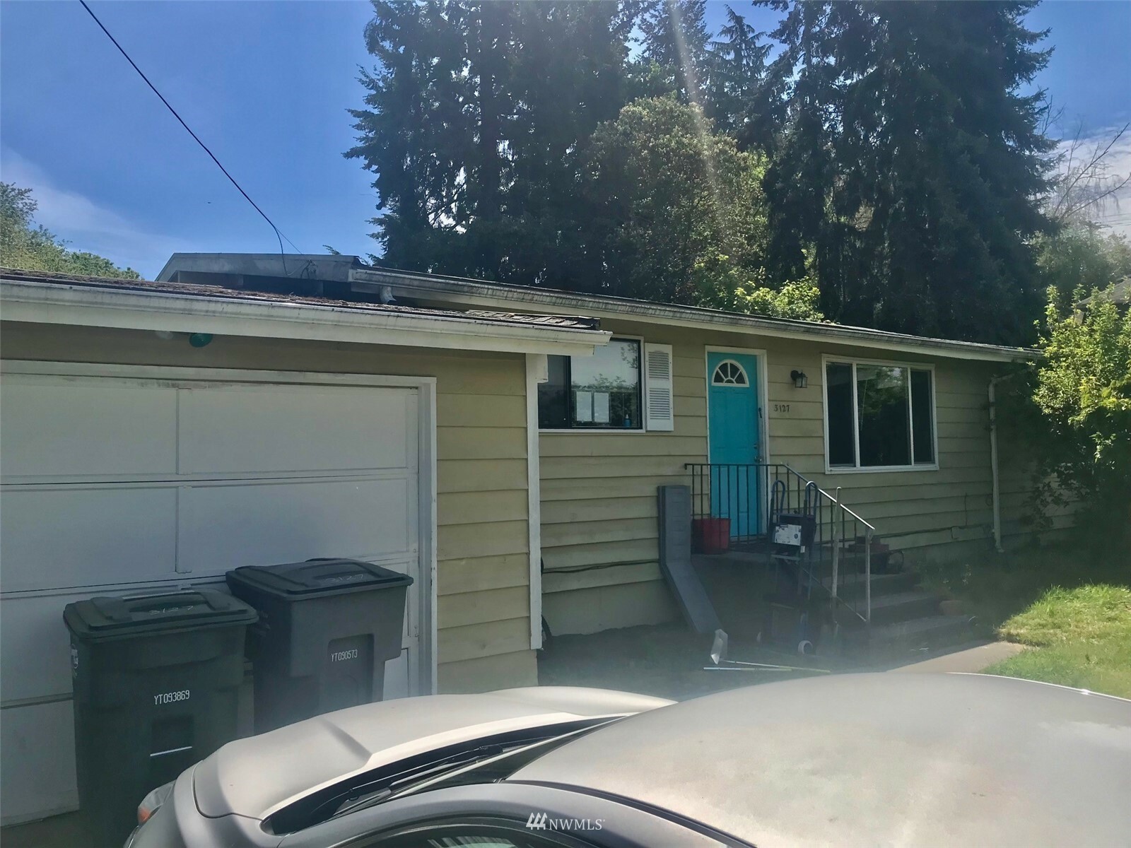 Property Photo:  3127 3129 Sunset Drive W  WA 98466 