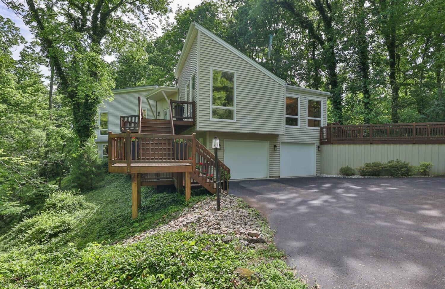 Property Photo: 310 Chenora Ct OH 45215