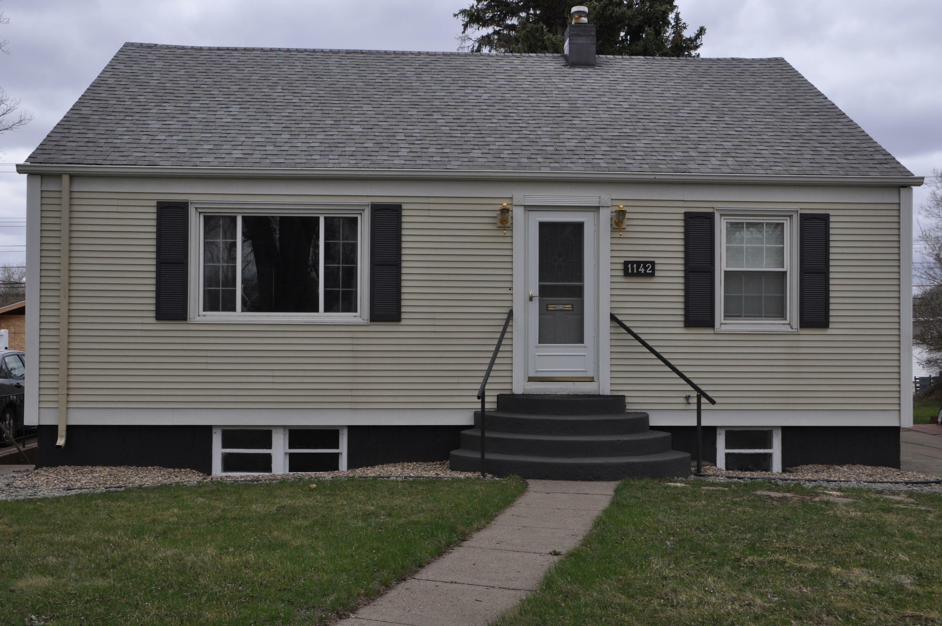 Property Photo:  1142 4th Street  ND 58501 