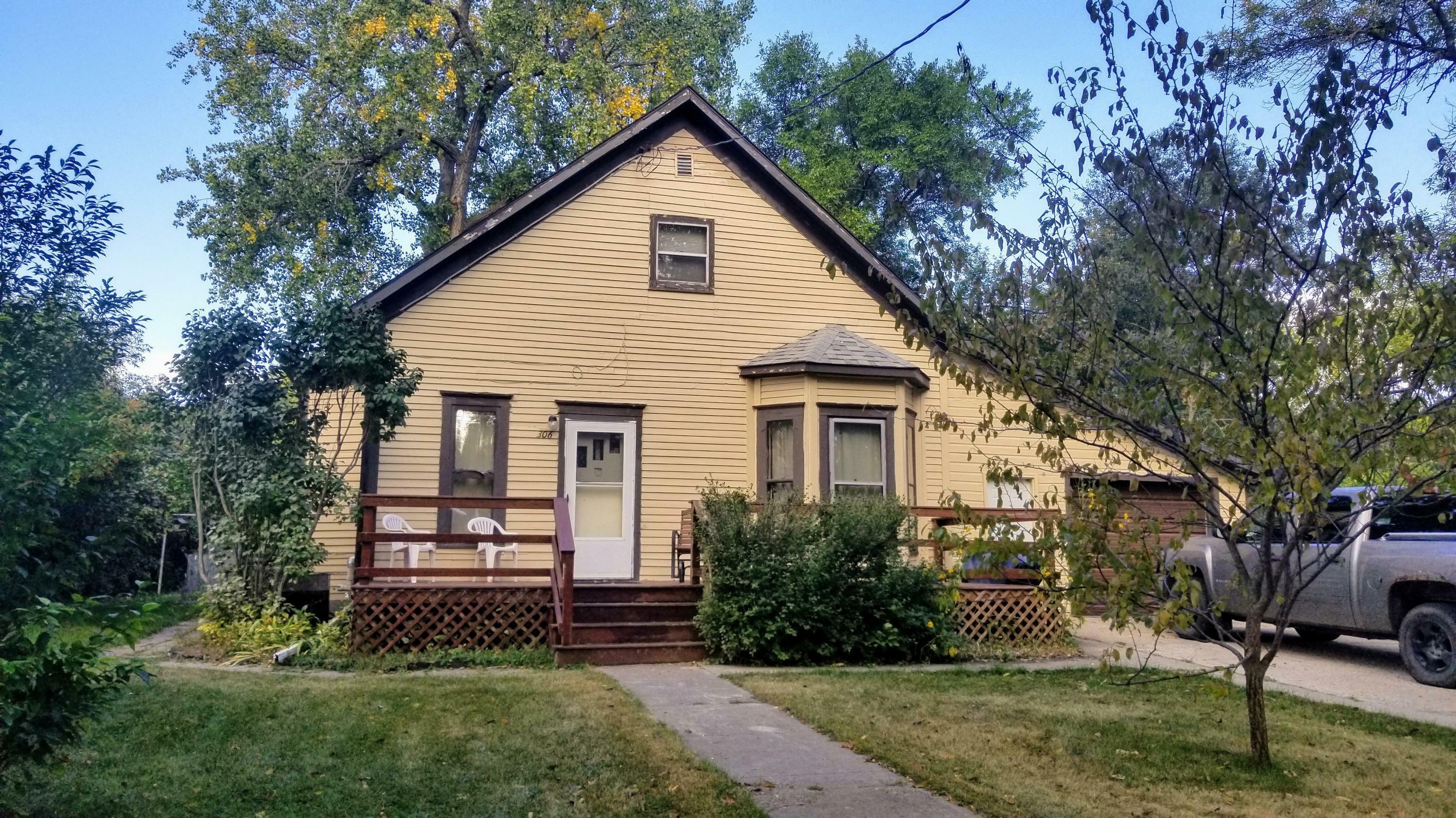 Property Photo:  306 1st Avenue N  ND 58492 