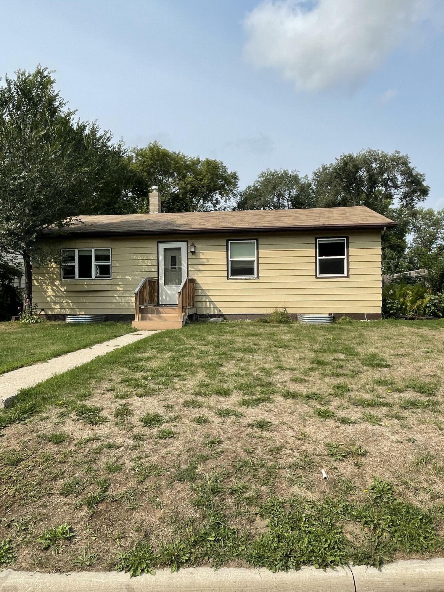 Property Photo:  1109 1st Avenue N  ND 58401 