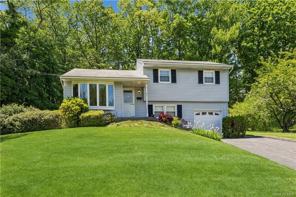 Property Photo:  47 Woodside Drive  NY 10956 