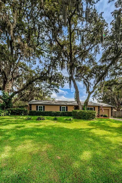 Property Photo:  11203 Creekview Drive  FL 33569 