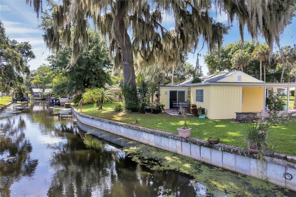 Property Photo:  10911 Lake Harris Circle  FL 32778 