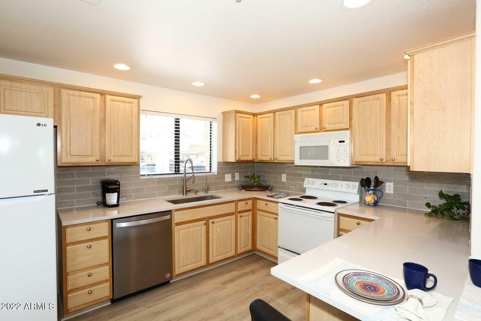 Property Photo: 15225 N 100th Street 1182 AZ 85260