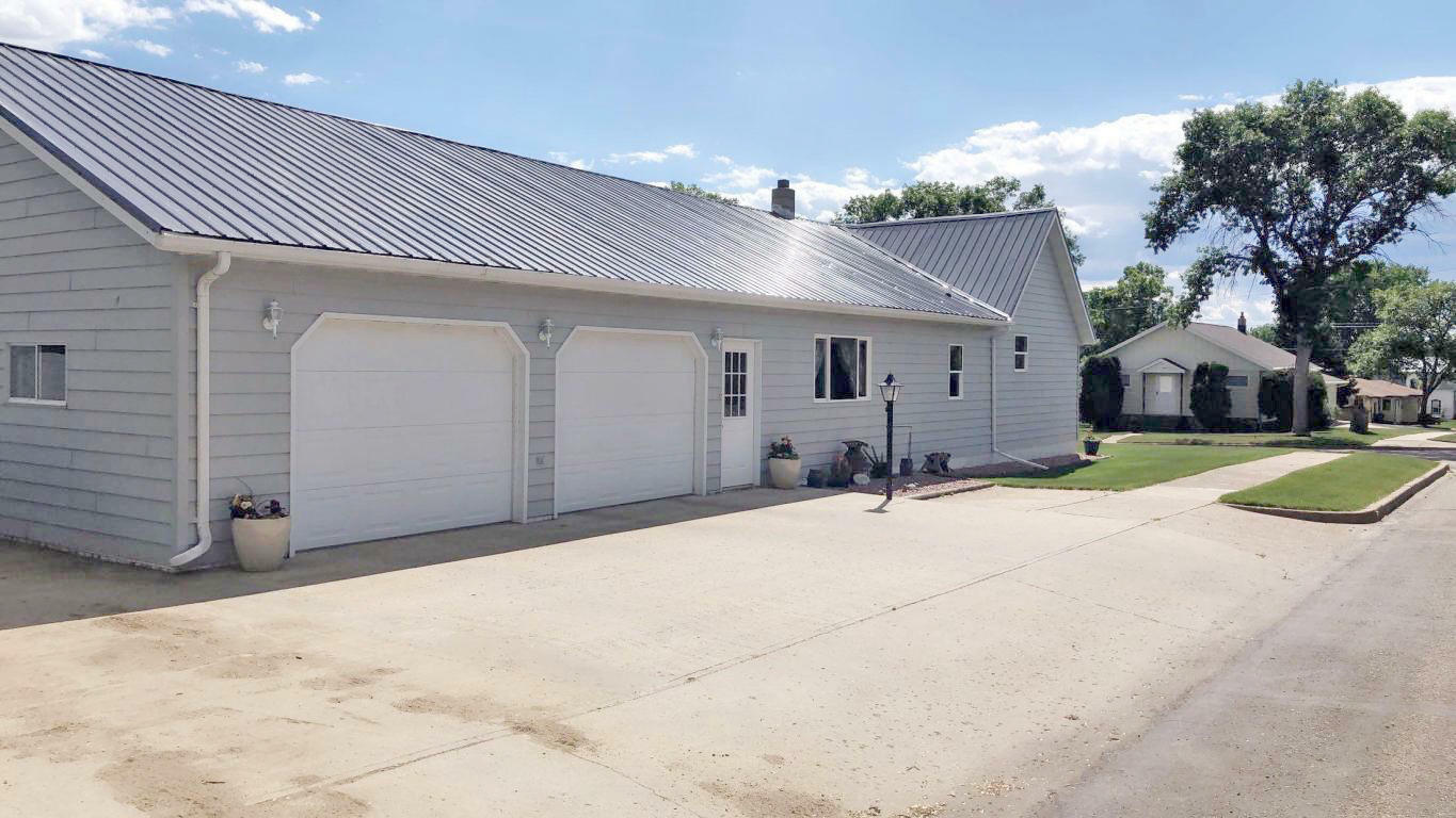 Property Photo:  421 2nd Street NE  ND 58552 