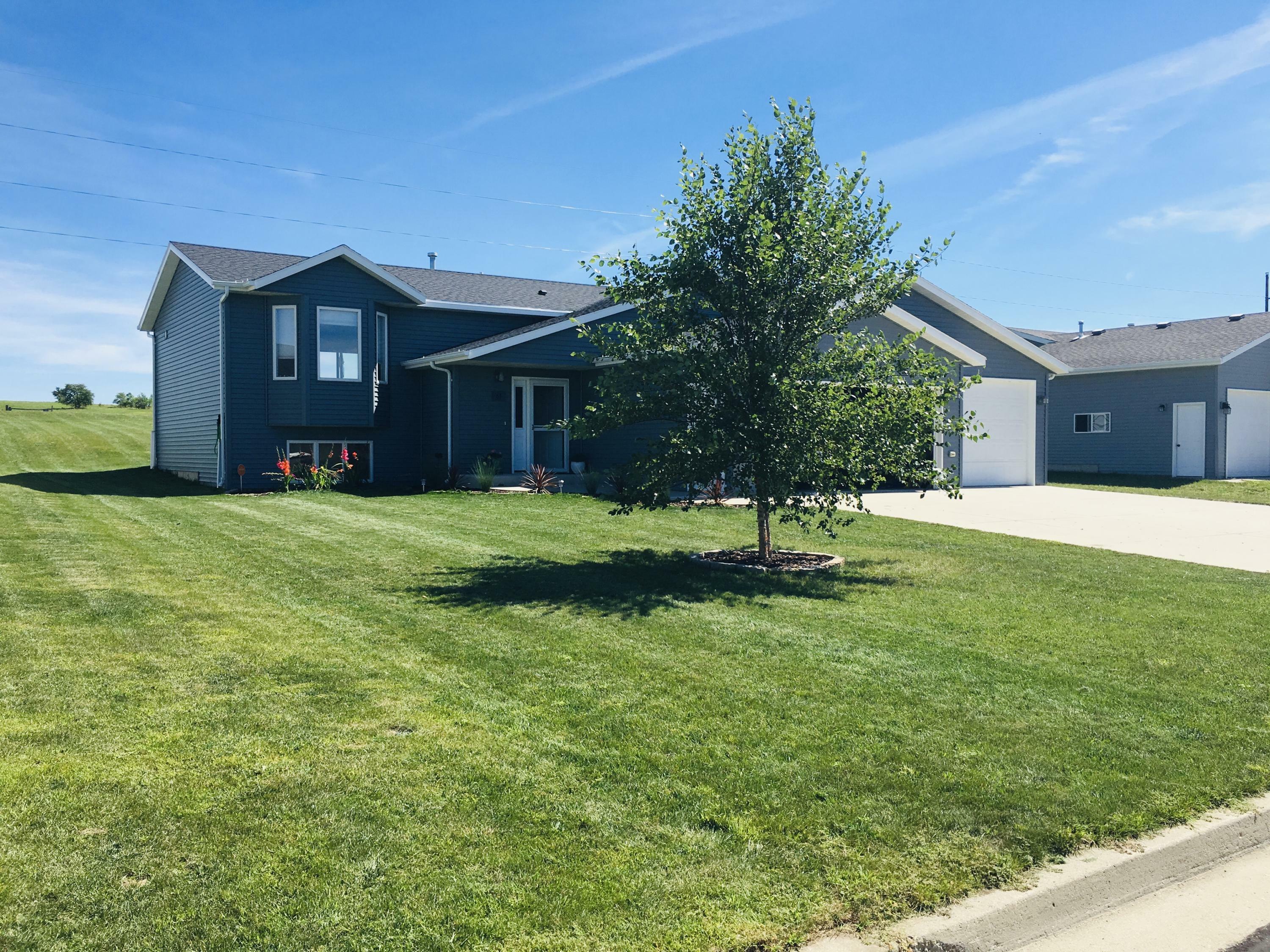 Property Photo:  65 McGinnis Way  ND 58504 