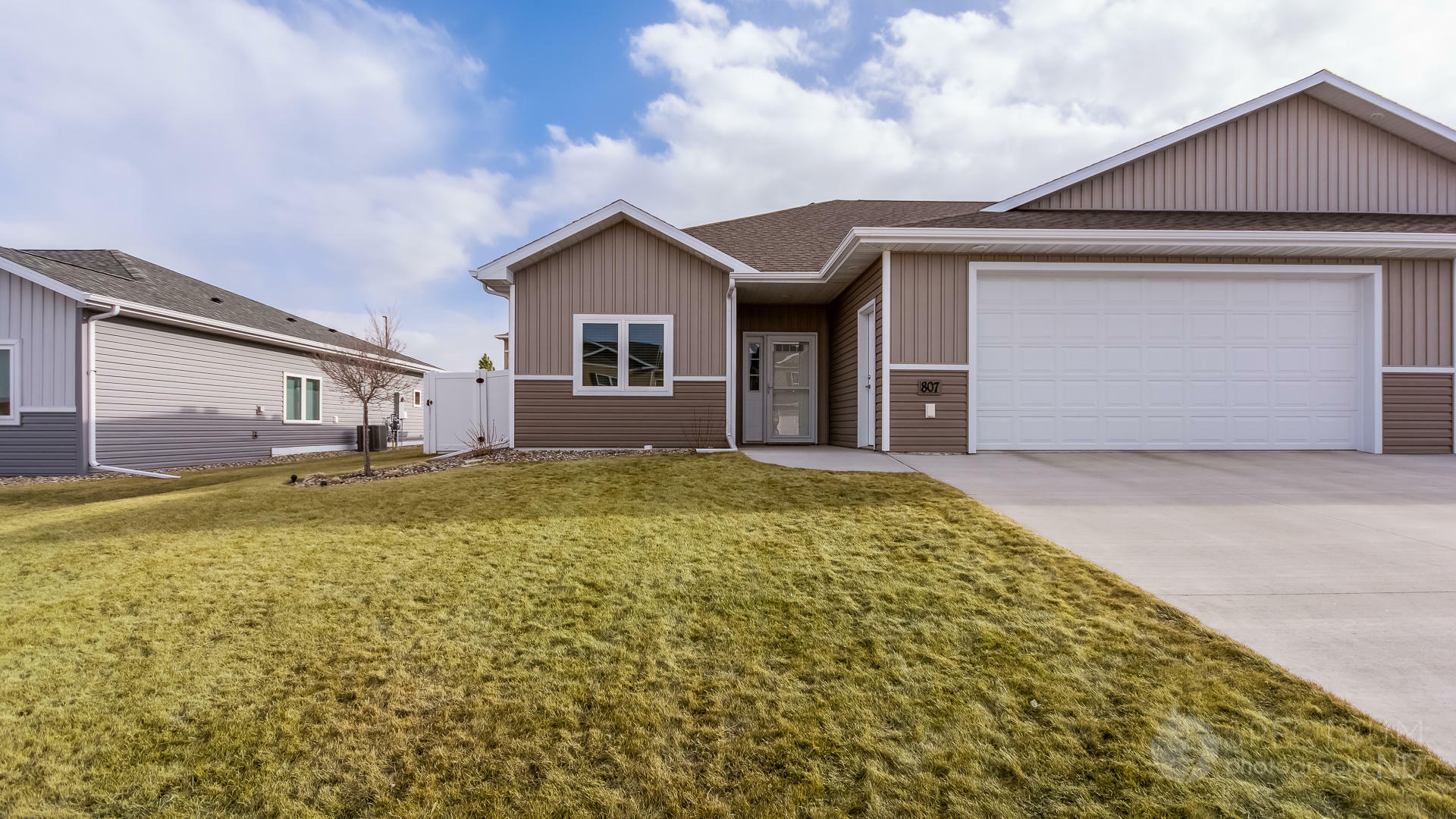 Property Photo:  807 Bremner Avenue  ND 58503 