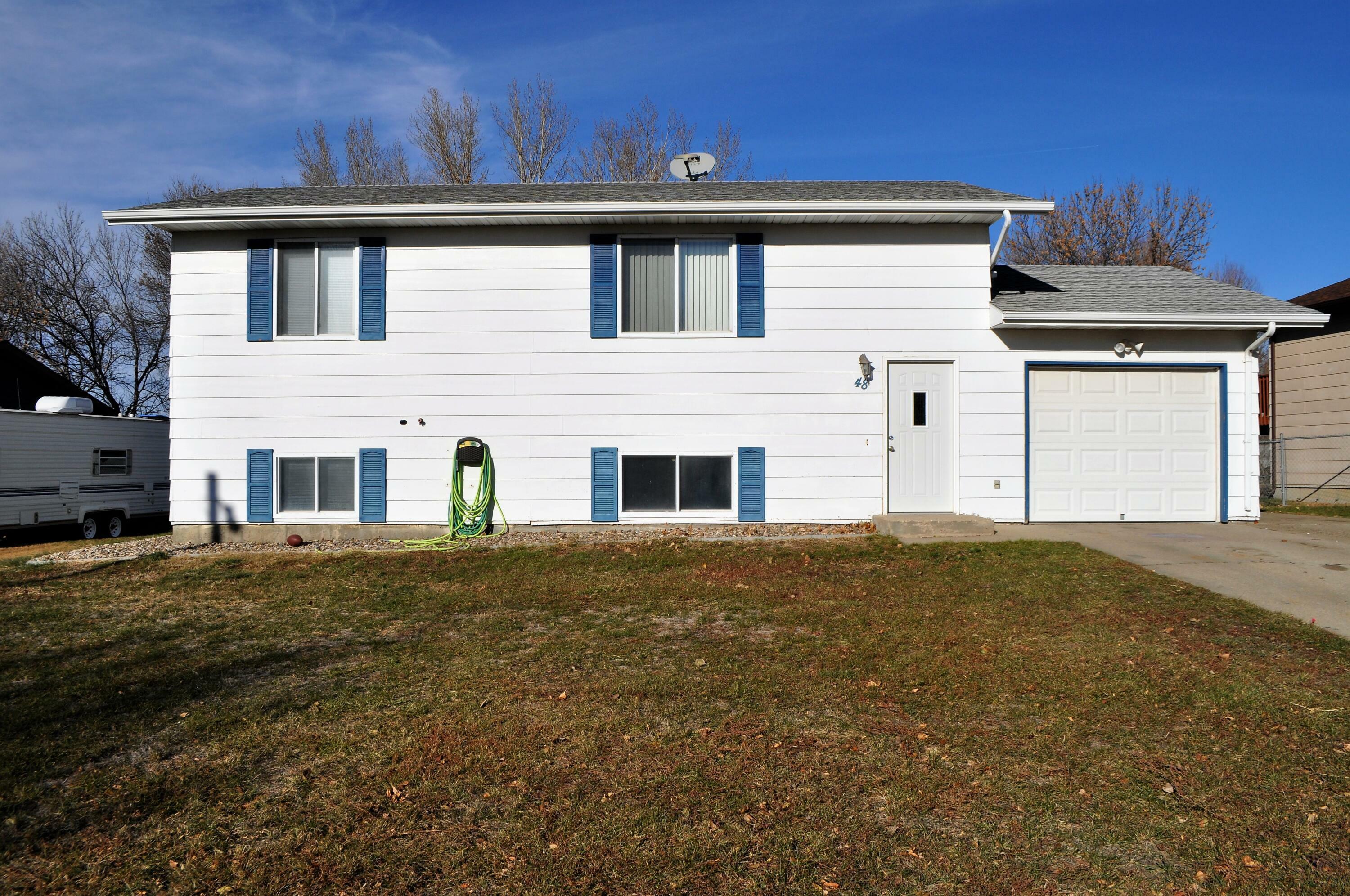 Property Photo:  48 Eckleson Road  ND 58504 