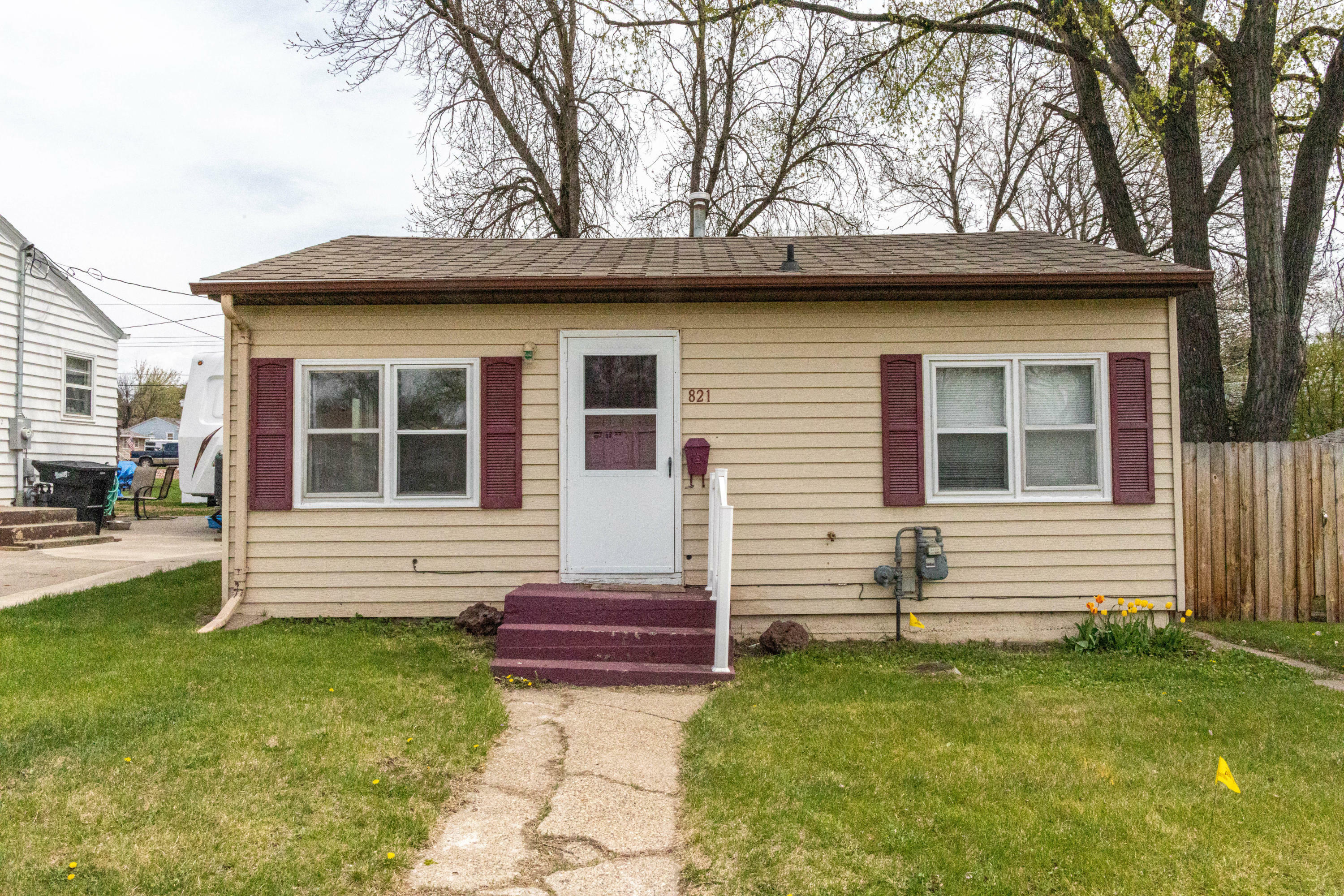 Property Photo:  821 N 19th Street  ND 58501 