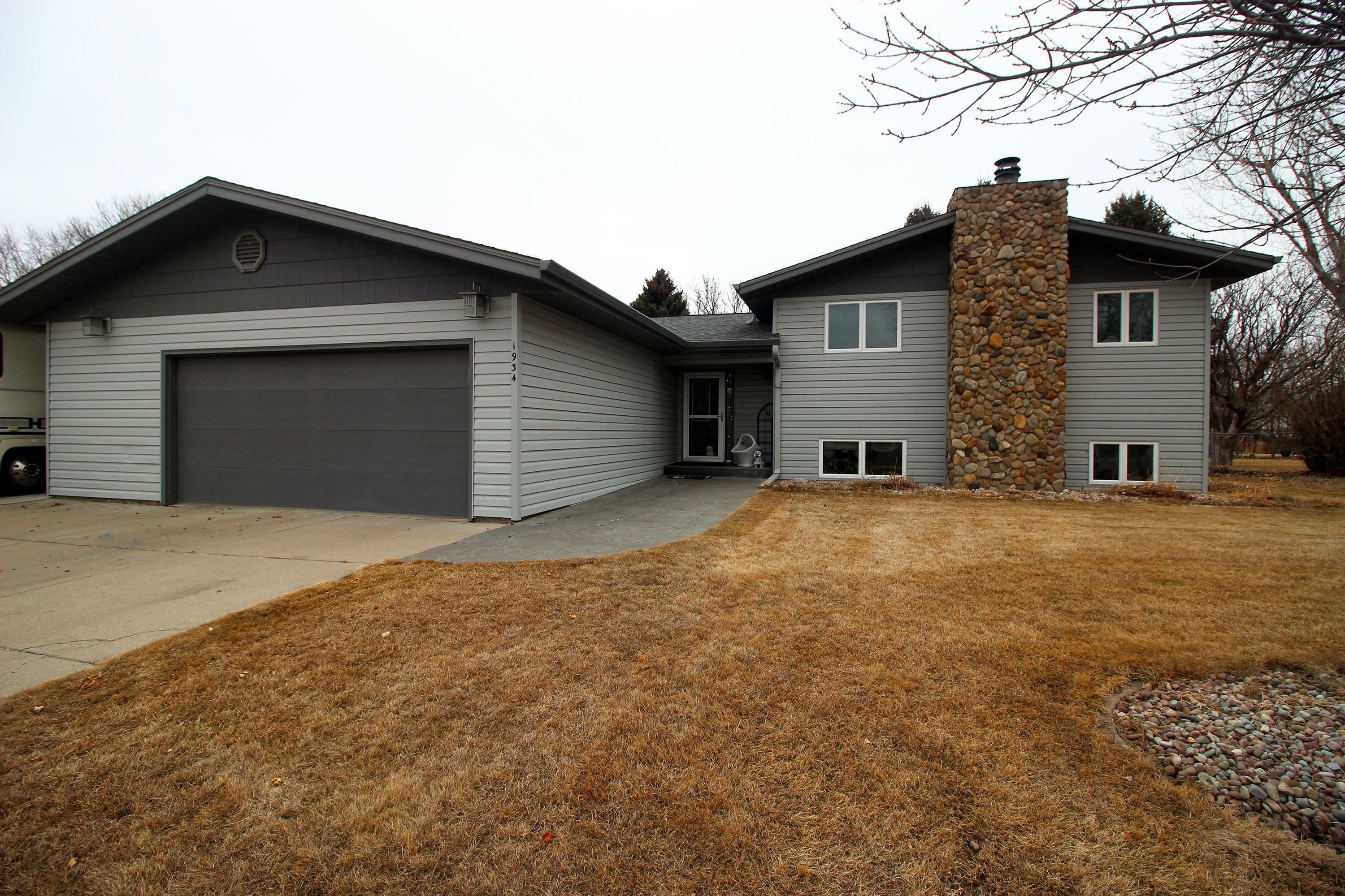 Property Photo:  1934 S Grandview Lane  ND 58503 